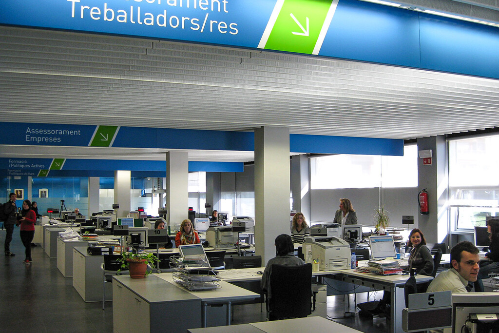 Que España tiene demasiados funcionarios es un mito recurrente: si algo revelan las últimas convocatorias es que le faltan muchos